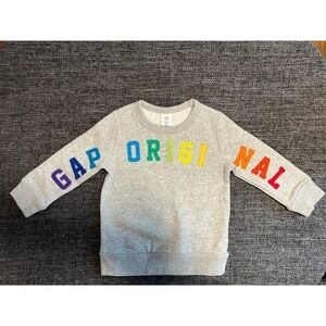 3/$27 NWT Gap Unisex Arm & Chest Logo Crewneck Sweatshirt in Gray, size 18-24 mo